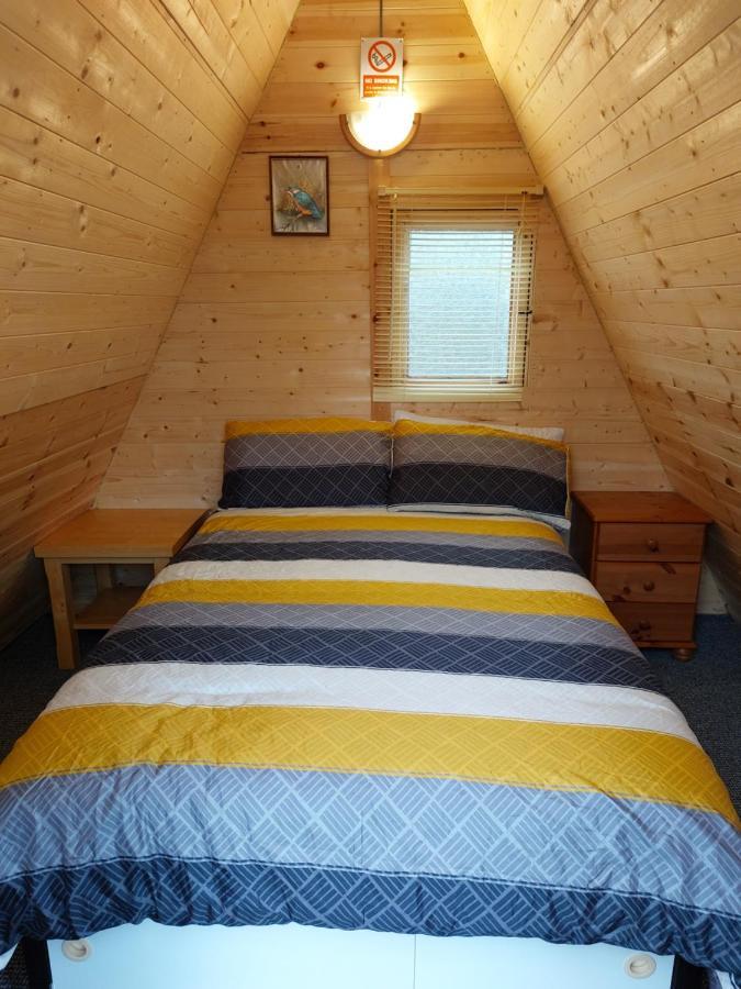 George's lakeside wooden tipi Hotel Clare Buitenkant foto